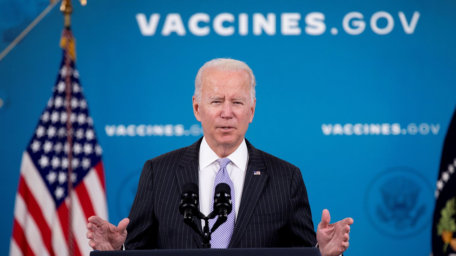 14 horas - Biden obliga a vacunarse antes del 4 de enero a los trabajadores de grandes empresas - Escuchar ahora