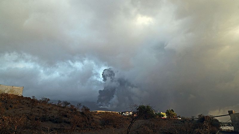 Las mañanas de RNE con Íñigo Alfonso - La calidad del aire impide un cuarto día de clases presenciales en La Palma - Escuchar ahora 