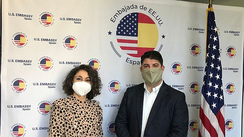 Más cerca - Vacunación y prueba de covid negativa para entrar en EE.UU. - Escuchar ahora