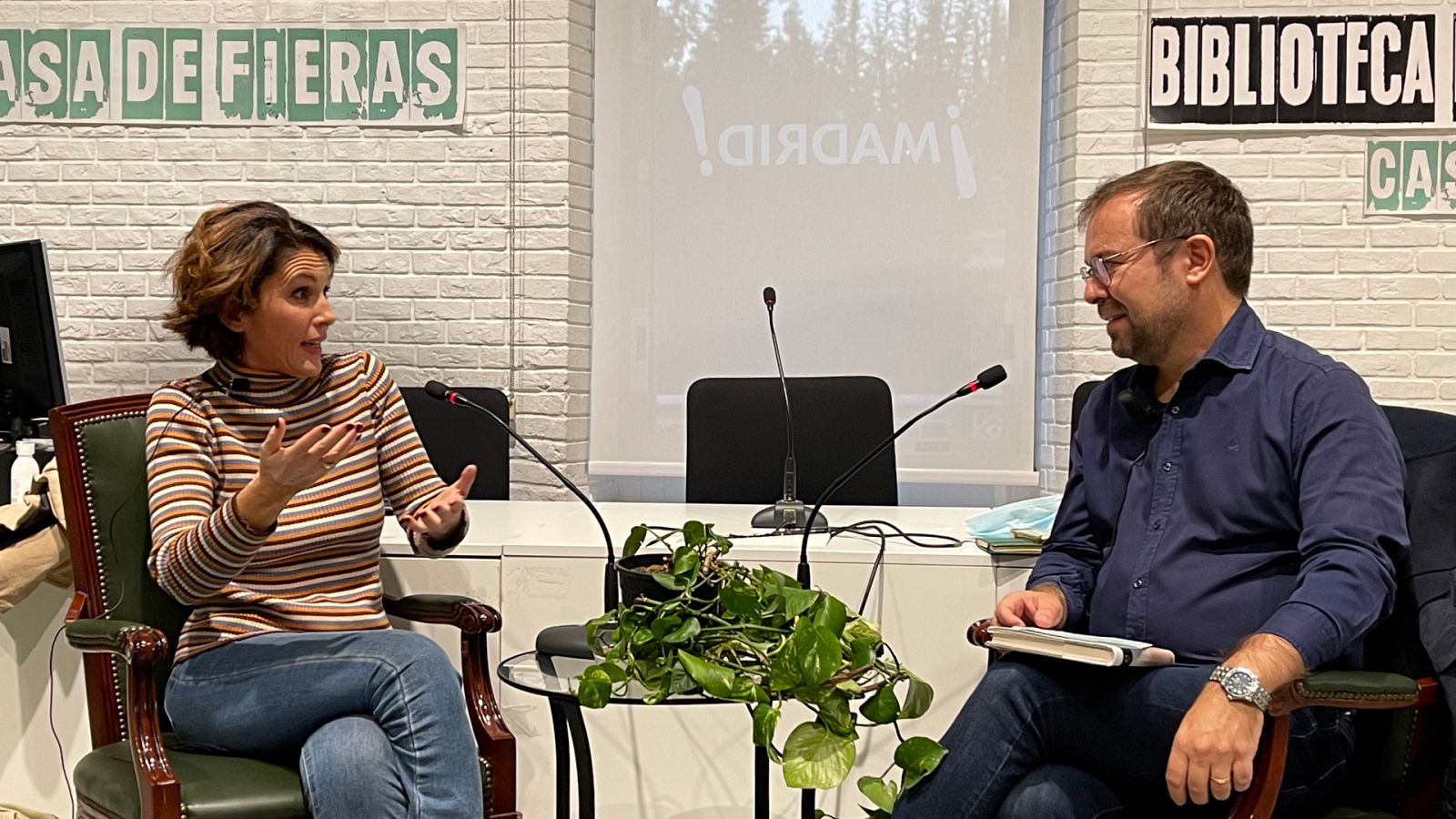 La silla de Galdós - Ayanta Barilli nos habla de su novela 'Una mujer y dos gatos' - Escuchar ahora