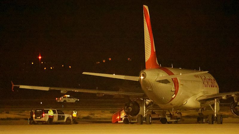 España a las 8 Fin de Semana - 11 detenidos tras huir de un avión en Palma - Escuchar ahora