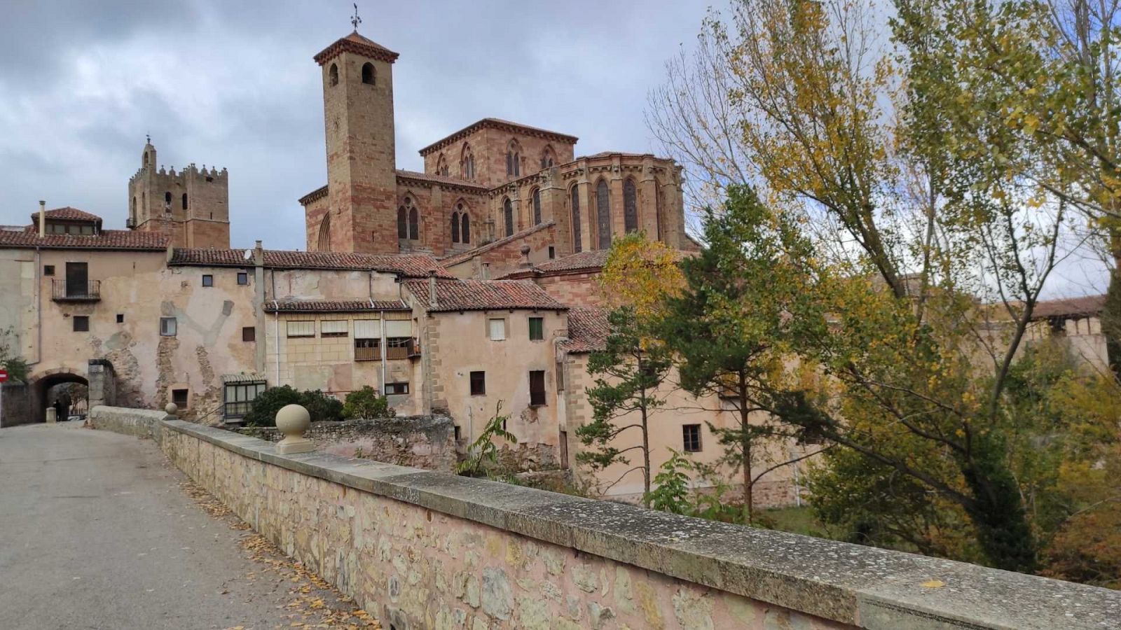 El gallo que no cesa - Tierra sin límites: Sigüenza, la histórica ciudad del Doncel - Escuchar ahora