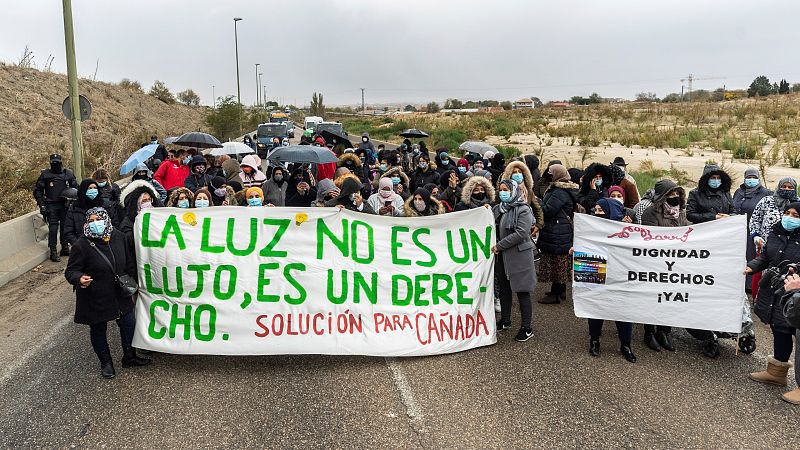 14 horas - Más de un año sin luz y sin esperanza en la Cañada Real: "No puedo ni bañar a mi hija" - Escuchar ahora