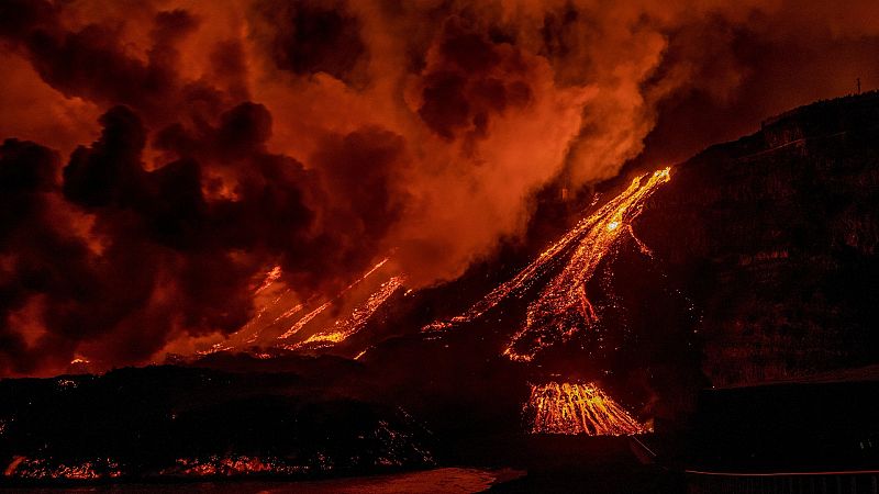 14 horas - Una densa nube de ceniza vuelve a levantarse sobre el Valle de Aridane - Escuchar ahora 