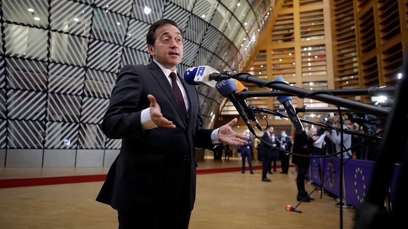 Boletines RNE - Albares: "No vamos a cejar hasta que Cuba devuelva todas las acreditaciones a EFE" - Escuchar ahora