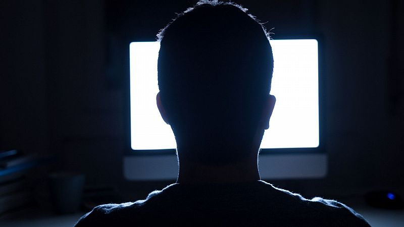 Por tres razones - "Me refugié en el ordenador para aislarme de los problemas de mi casa" - escuchar ahora
