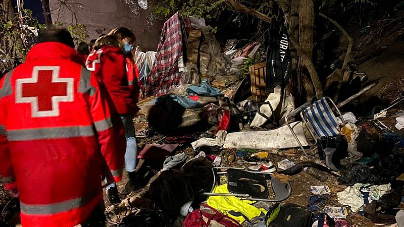 Las mañanas de RNE con Íñigo Alfonso - Una noche de trabajo con la Cruz Roja de Ceuta: "Buscamos a gente que vive en la calle" - Escuchar ahora 