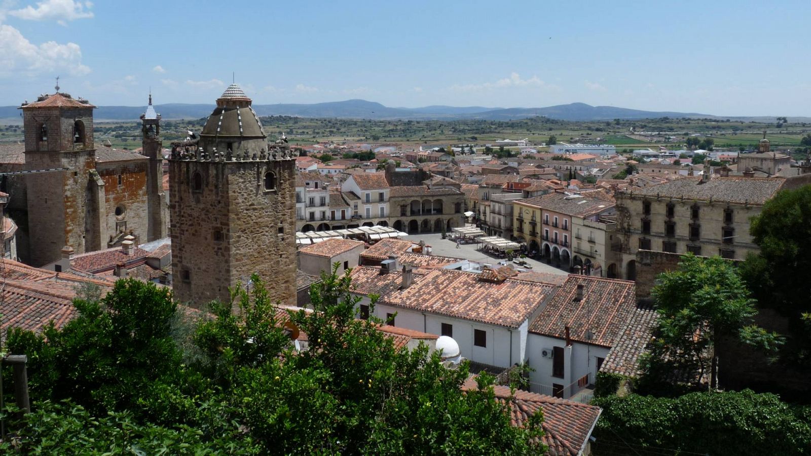 El gallo que no cesa - Tierra sin límites: Visitamos Trujillo y sus alrededores - Escuchar ahora 