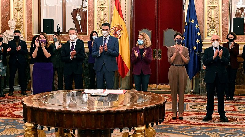 Boletines RNE - Todos los grupos políticos salvo Vox ratifican el Pacto de Estado contra la Violencia de Género - Escuchar ahora