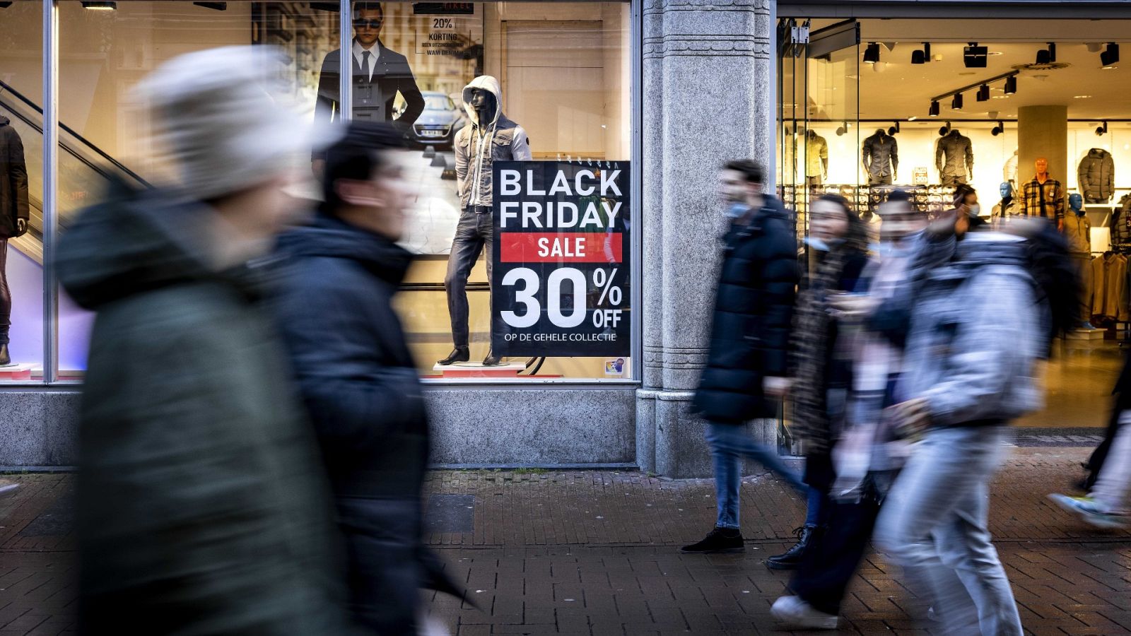 Las mañanas de RNE con Íñigo Alfonso - La crisis de suministros empuja las ventas del Black Friday - Escuchar ahora 