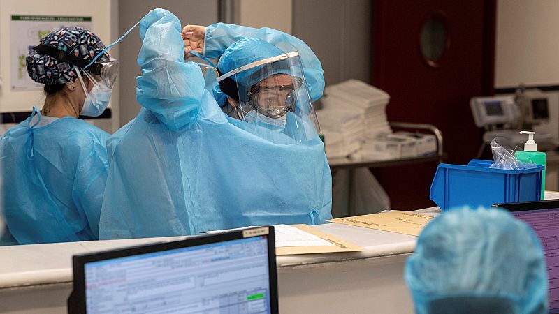 14 horas - España afronta los primeros casos de ómicron y estudia la vacunación en niños - Escuchar ahora 