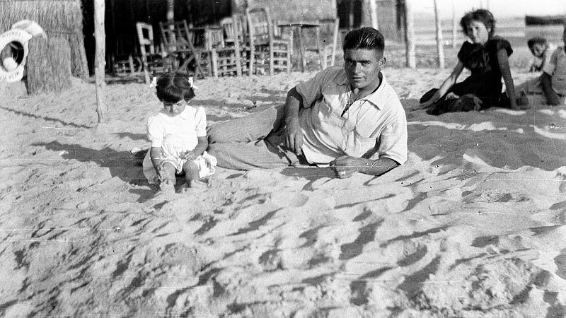 Diez minutos bien empleados- Noventa a�os de las vacaciones pagadas - 01/12/21 - Escuchar ahora