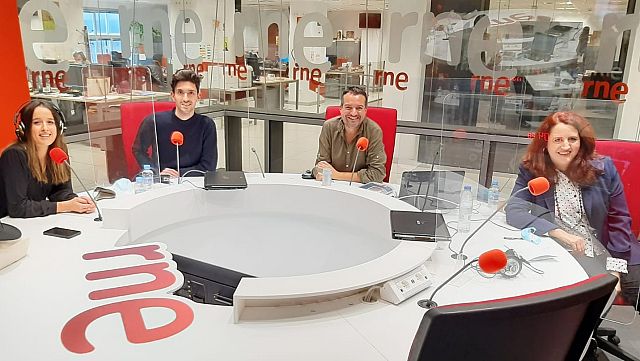 Los que escriben las historias y quienes difunden las artes