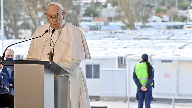 14 horas Fin de Semana - El Papa visita Lesbos: "El Mediterráneo se está convirtiendo en un cementerio sin lápidas" - Escuchar ahora