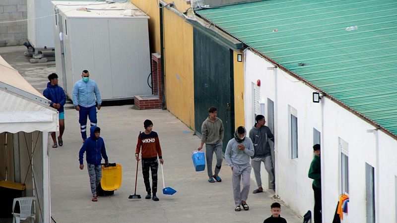 Las mañanas de RNE con Íñigo Alfonso - Varias ONG denuncian que España ha expulsado a 2 de los menores que llegaron en mayo a Ceuta - Escuchar ahora 
