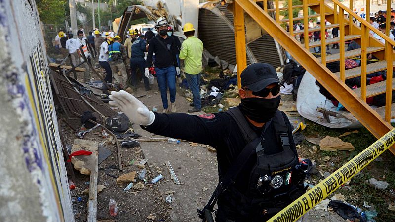 14 horas - Mueren 55 migrantes al volcar un camión en Chiapas - Escuchar ahora