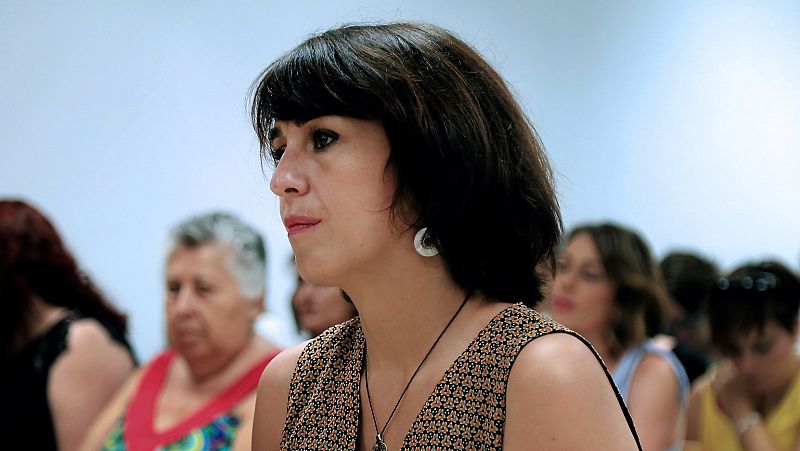 Boletines RNE - El juez se niega a dejar en libertad a Juana Rivas pese al indulto parcial del Gobierno - Escuchar ahora