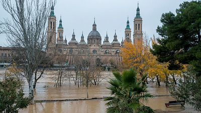 24 horas - Zaragoza afronta la crecida del Ebro sin incidentes graves - Escuchar ahora