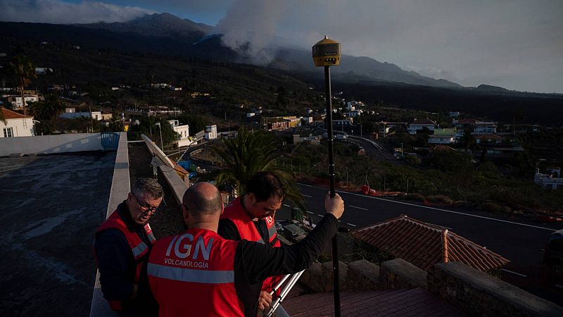 14 horas - Volcn de La Palma: "Habr gases y temblores durante varios meses" - Escuchar ahora