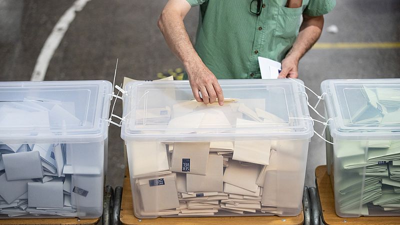 España a las 8 Fin de Semana - Chile elige presidente en los comicios más trascendentales en treinta años - Escuchar ahora