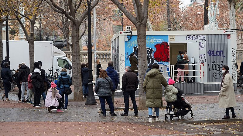Las mañanas de RNE con Íñigo Alfonso - España llega a Nochebuena con una incidencia de 911 casos 