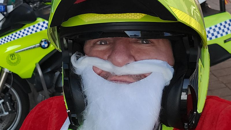 Más cerca - Cientos de Papá Noel viajan en moto con fines solidarios - Escuchar ahora
