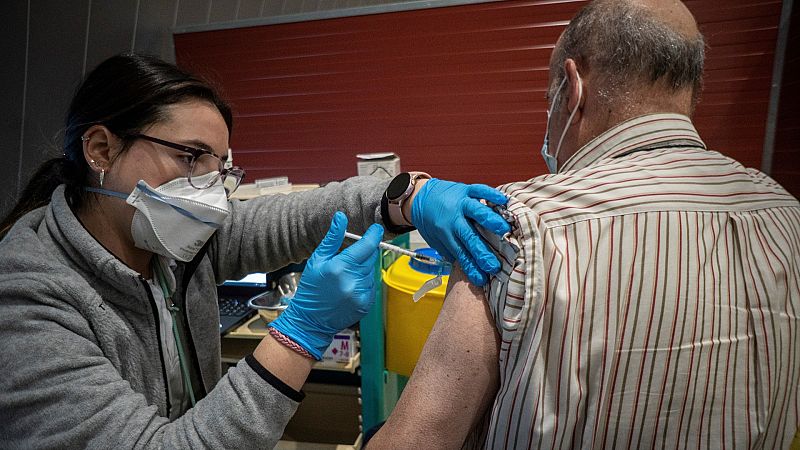 14 horas - El CSIC espera que la vacuna española comience sus ensayos en humanos en 2022 - Escuchar ahora