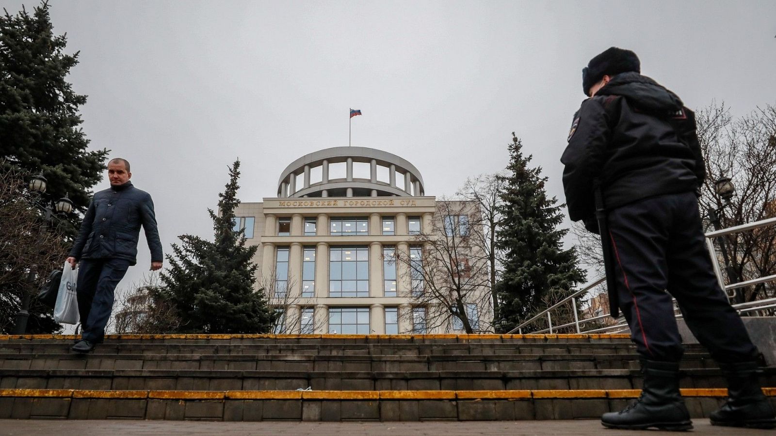 Boletines RNE - Rusia ordena el cierre de Memorial, la principal organización de Derechos Humanos del país - Escuchar ahora