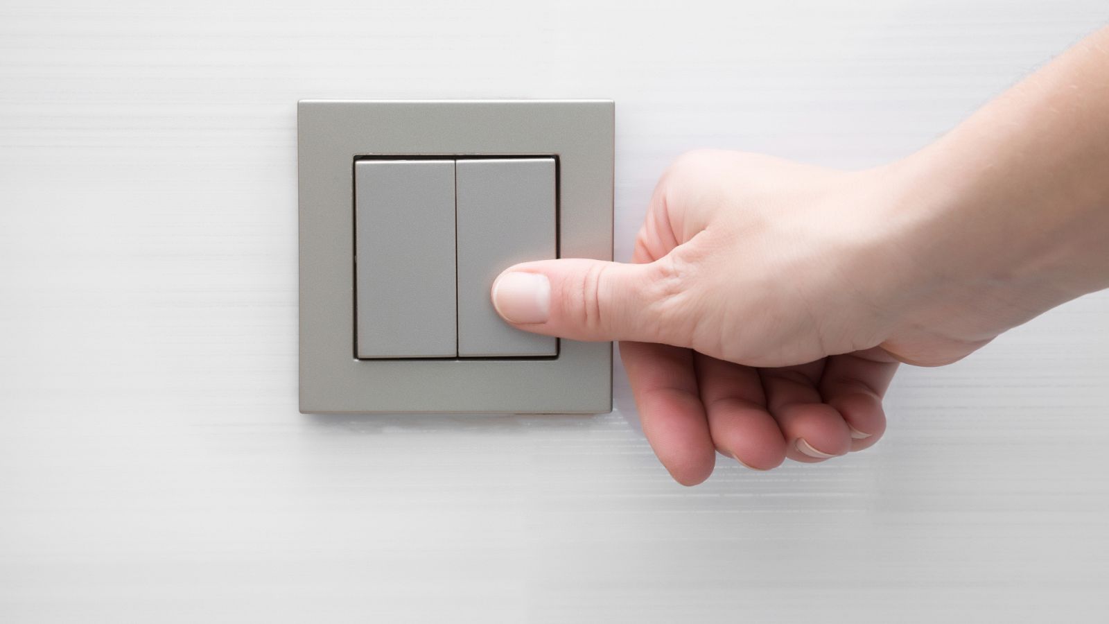 Boletines RNE - El precio de la luz comienza el 2022 más calmado y se sitúa en los 122 euros/MWh - Escuchar ahora