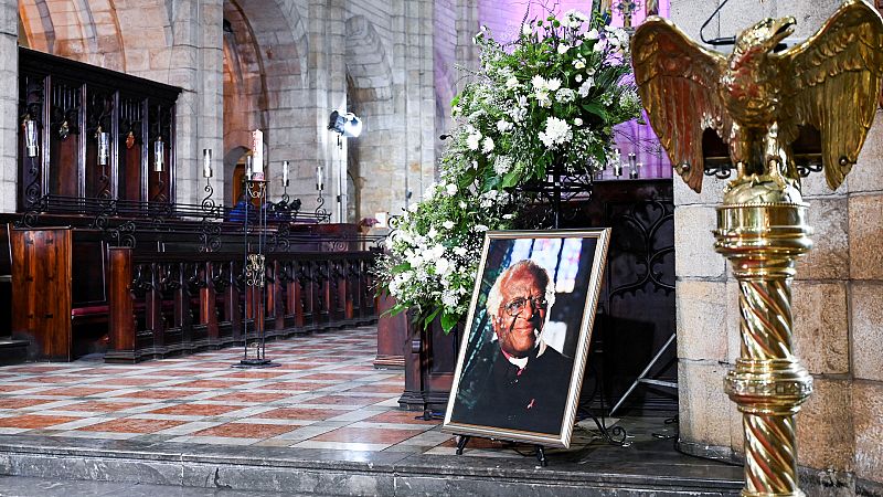 14 horas Fin de Semana - Sudáfrica despide al arzobispo Desmond Tutu - Escuchar ahora