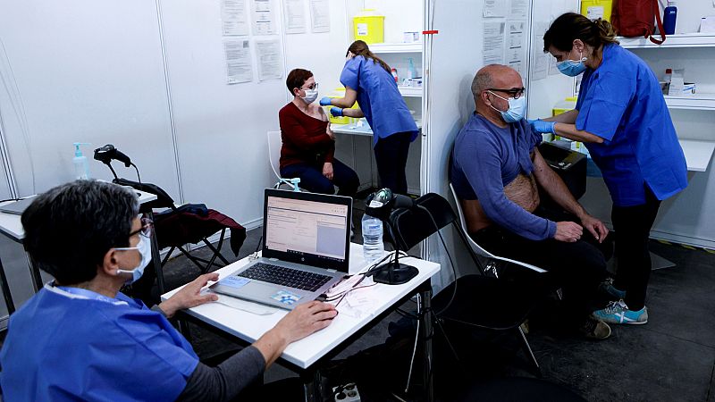 14 horas Fin de Semana - El personal de enfermería, agotado: "Hace dos años que llevamos esta carga tan bestia" - Escuchar ahora