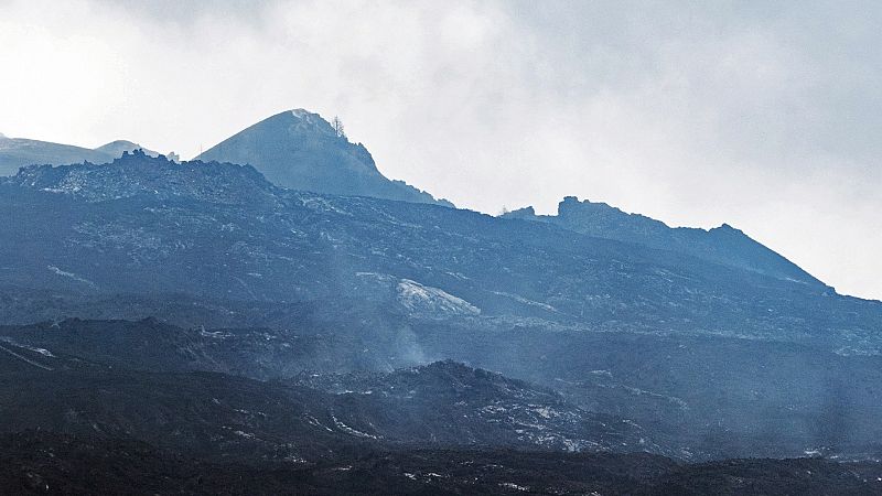 Más cerca - 96 días pendientes del volcán de La Palma - Escuchar ahora 