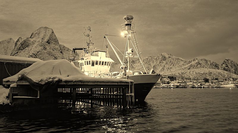 Por tres razones - Diario de abordo: 16 años dirigiendo la pesca más peligrosa - Escuchar ahora