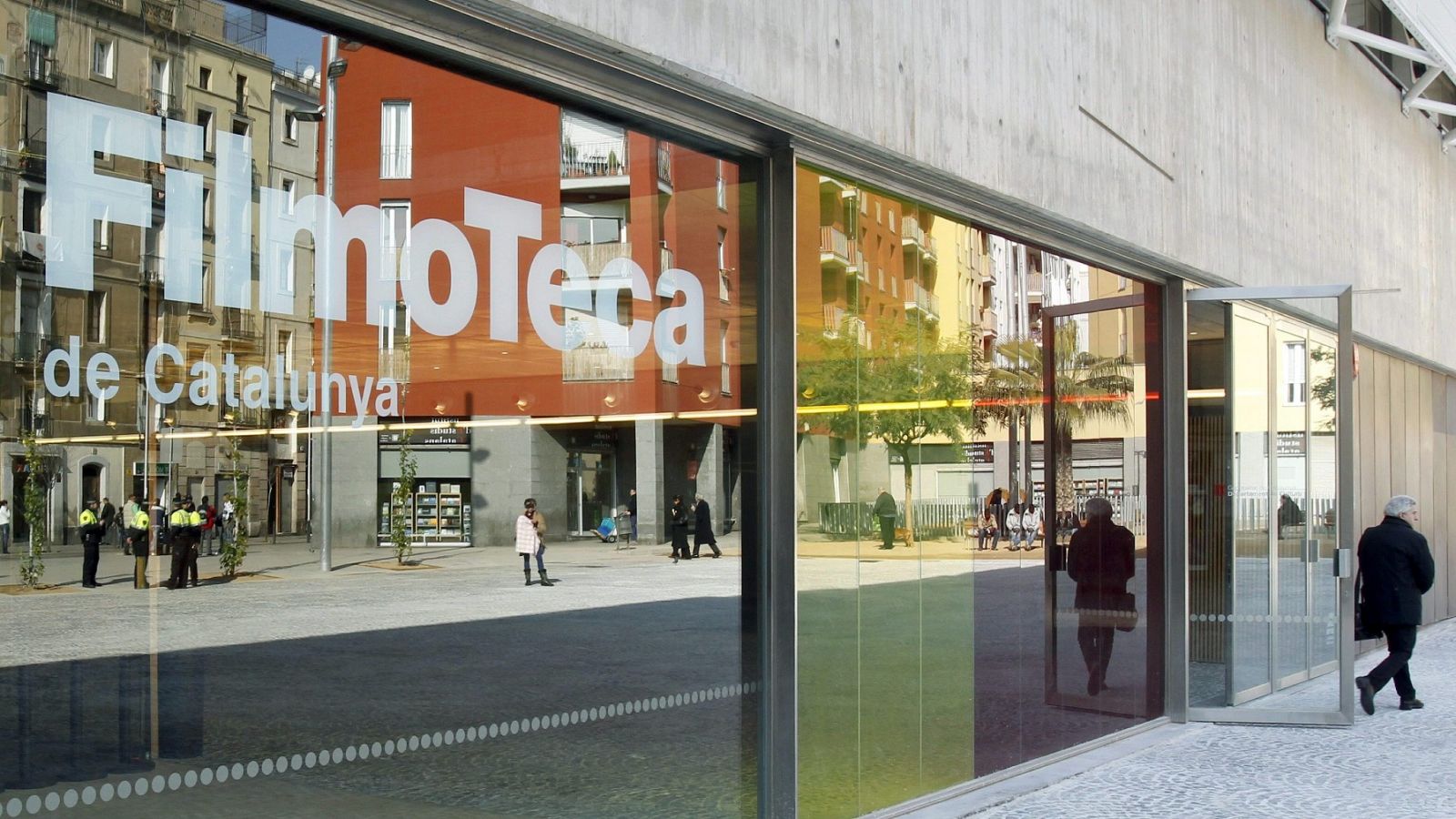 24 horas - Diez años de la Filmoteca de Cataluña en el barrio del Raval - Escuchar ahora 