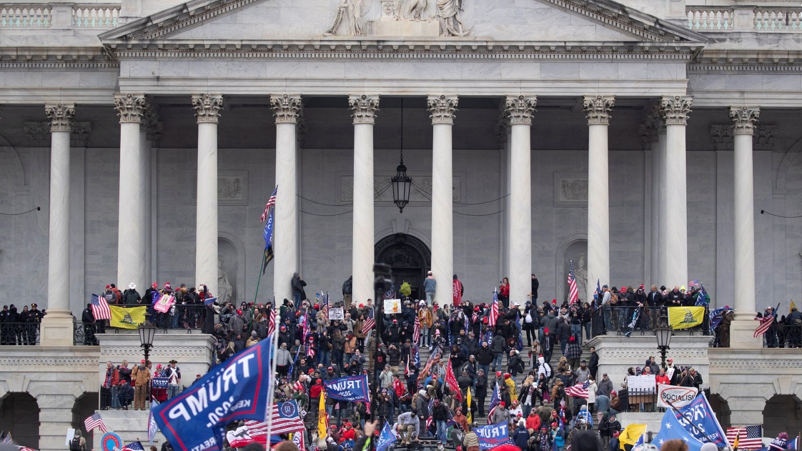 14 Horas - La población americana sigue muy dividida un año después del asalto al Capitolio - Escuchar ahora