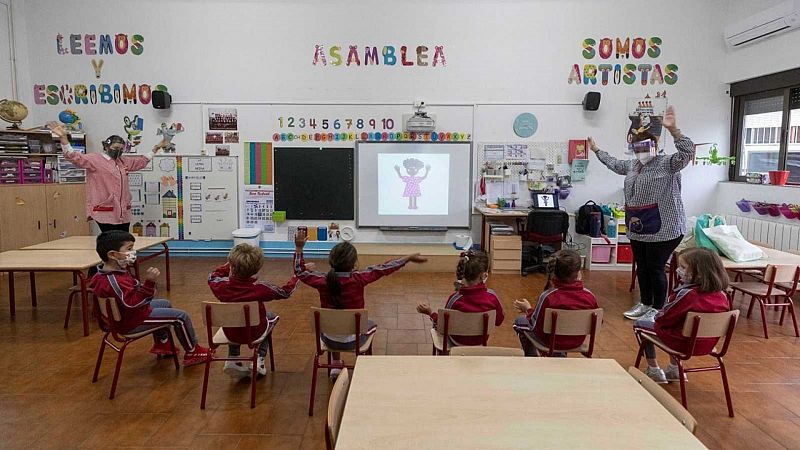 14 horas - Sanidad relaja las cuarentenas en los colegios: clases confinadas  aprtir de 5 casos - Escuchar ahora