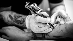 El gallo que no cesa - 'Tattoo. Arte bajo la piel', la historia del tatuaje