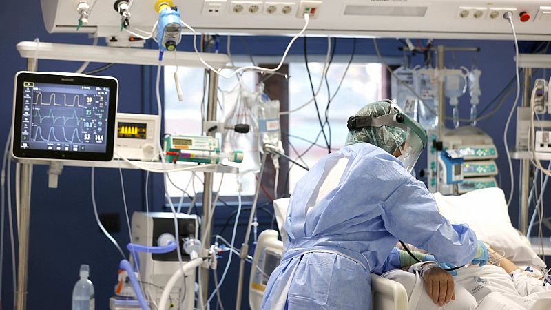 Las Mañanas de RNE - Los hospitales esperan que el pico de ingresos se alcance a finales de enero - Escuchar ahora