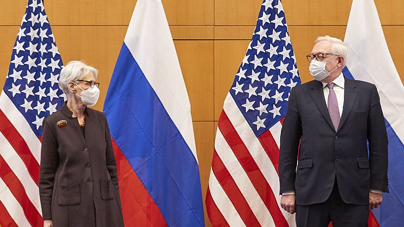 Cinco Continentes - Rusia y EEUU mantienen sus posturas tras horas de conversaciones en Ginebra - Escuchar ahora