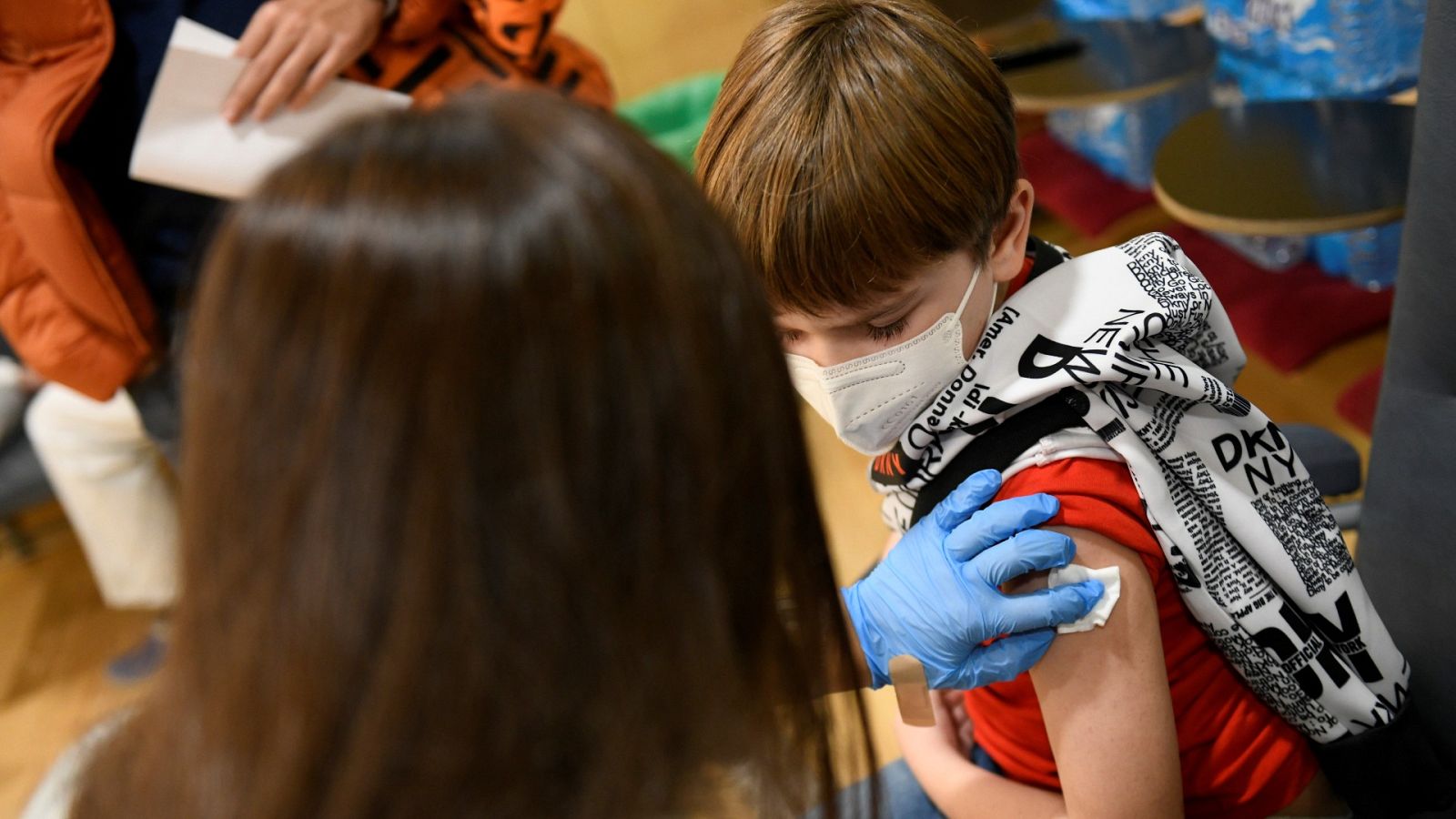 Las Mañanas de RNE - Asociación Española de Pediatría: "La vacunación está yendo tal y como esperábamos" - Escuchar ahora