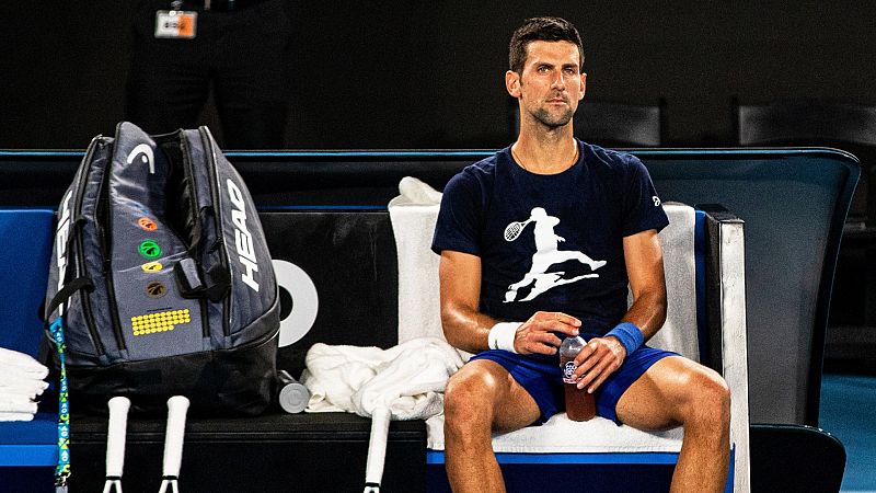 Boletines RNE - Francia no permitirá a Djokovic participar en el Roland Garros sin vacunar - Escuchar ahora