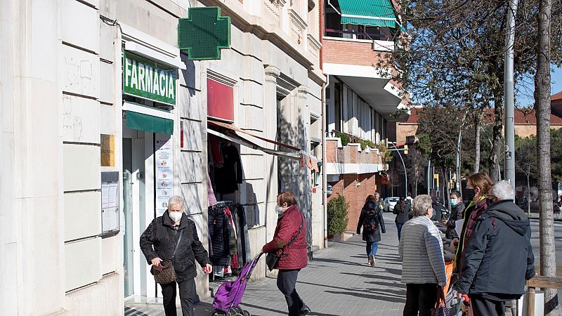 Las mañanas de RNE con Íñigo Alfonso - Nuevo record de contagios y subida mantenida de las hospitalizaciones - Escuchar ahora 
