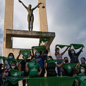 Reportajes 5 continentes - Reportajes 5 Continentes - En El Salvador, el aborto penado con cárcel - Escuchar ahora