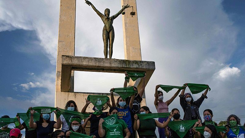 Reportajes 5 Continentes - En El Salvador, el aborto penado con cárcel - Escuchar ahora