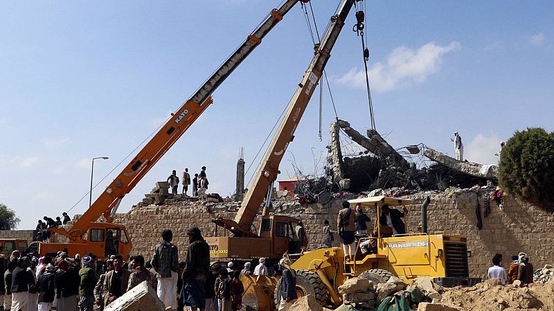 Cinco Continentes - Decenas de muertos en Yemen tras bombardeos de la coalición saudí - Escuchar Ahora