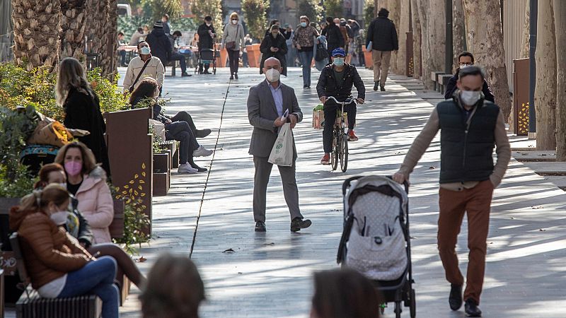 España a las 8 Fin de Semana - Los contagios descienden ligeramente y se alivia la presión en las UCI - Escuchar ahora 