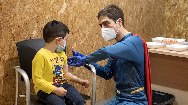 14 horas - Sanidad recomienda esperar 5 meses tras contagiarse para recibir la tercera dosis - Ecuchar ahora