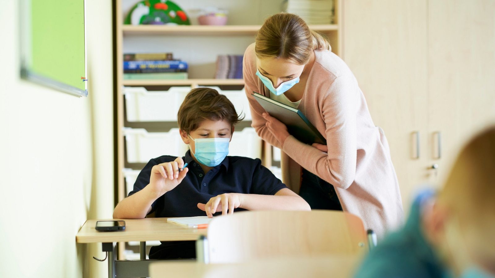 Más cerca - Seleccionar a estudiantes con un perfil de futuro docente - Escuchar ahora