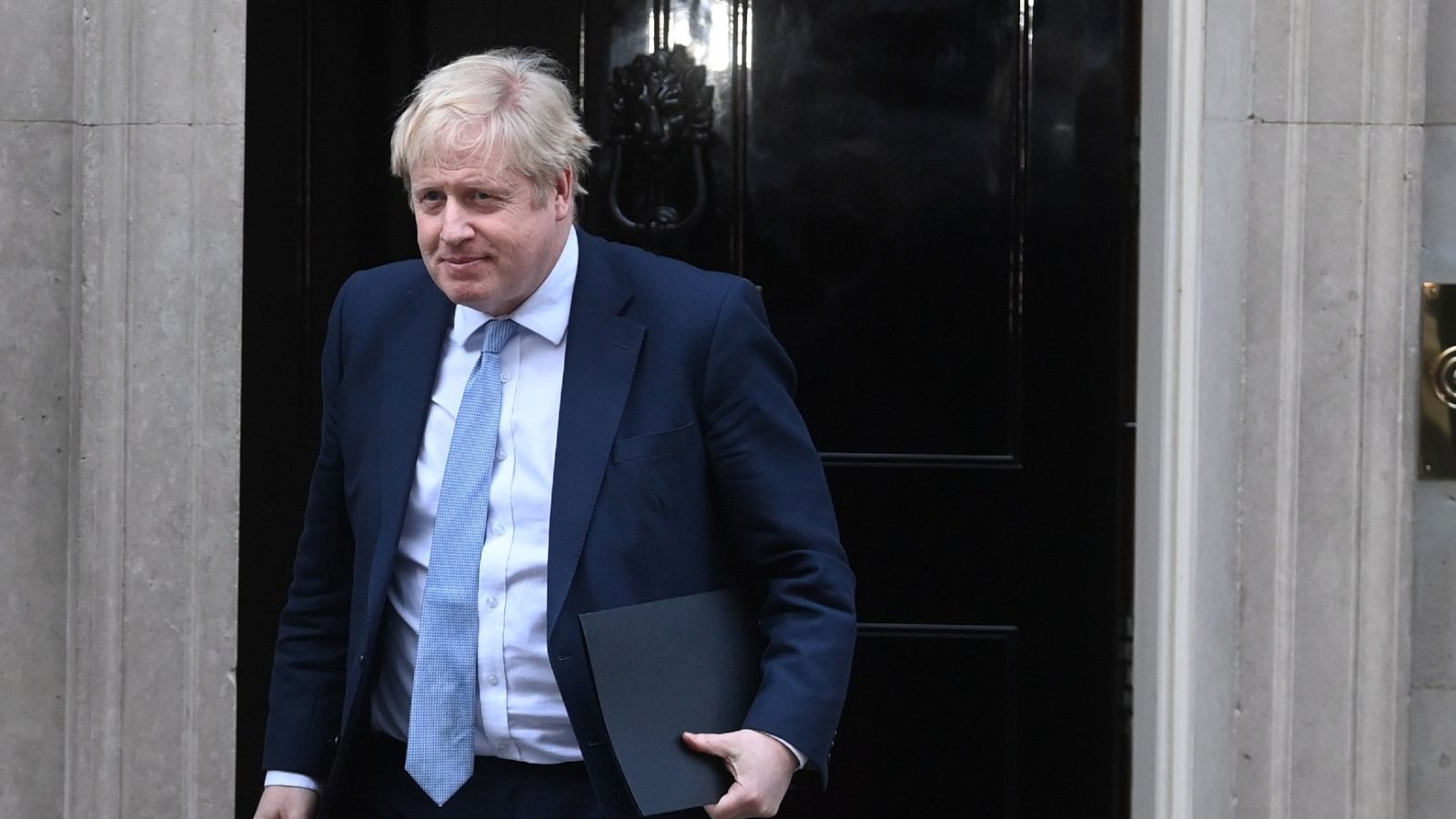 Las mañanas de RNE con Íñigo Alfonso - Boris Johnson intenta resistir: acepta el informe sobre las fiestas y promete cambios - Escuchar ahora