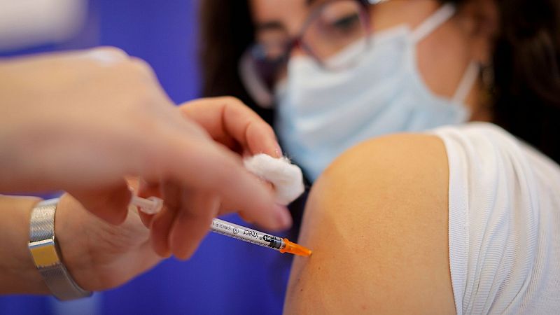 14h fin de semana - Austria, primer país europeo en exigir vacunación obligatoria a mayores de 18 años - Escuchar ahora